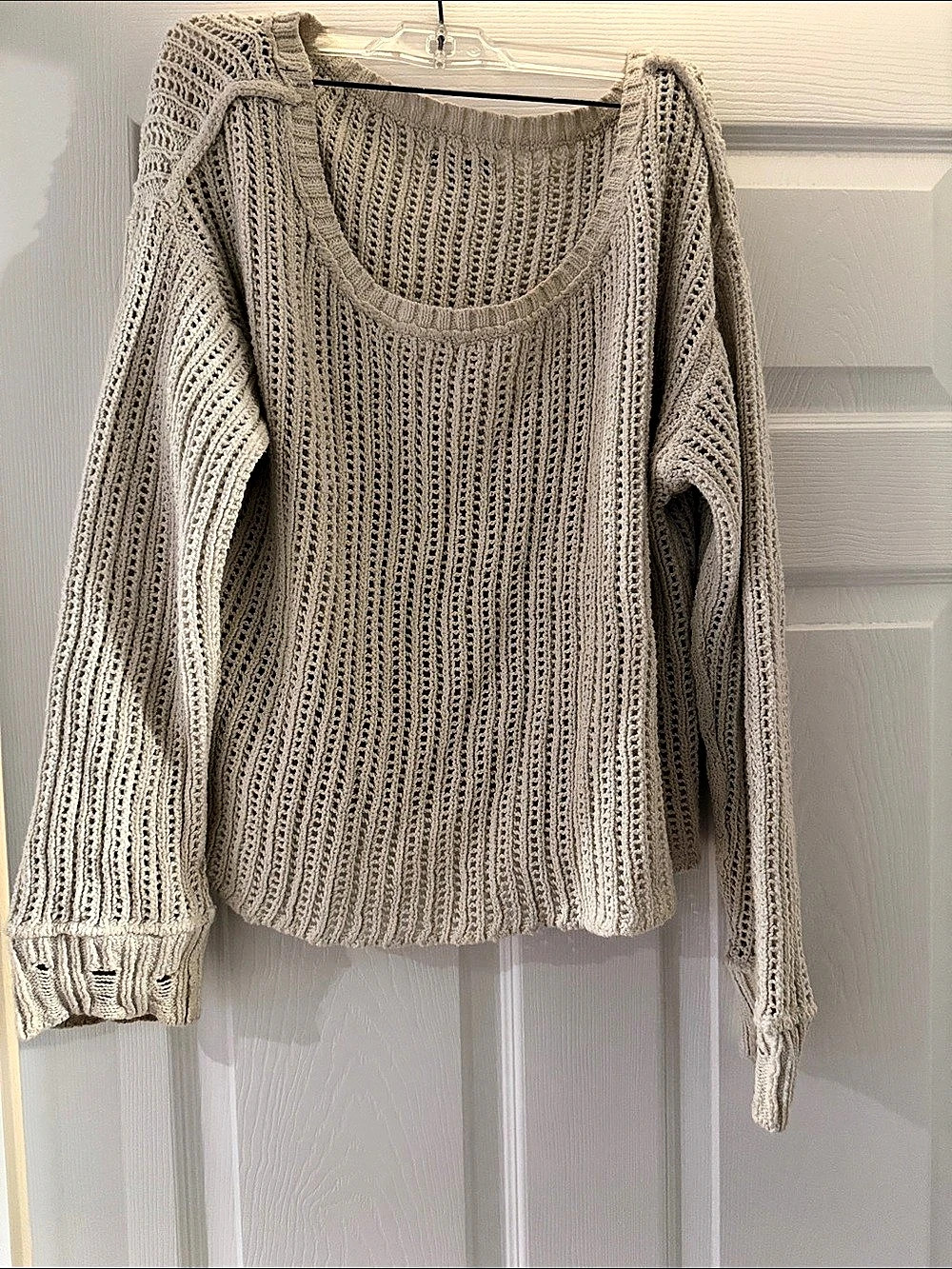 American Eagle Cream Knit Sweater Size Medium Like New